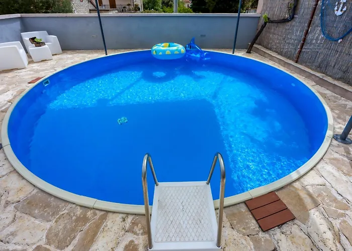 Lägenhet Pool Bakija - Happy Pakoštane