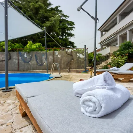 Pool Bakija - Happy Apartment Pakostane