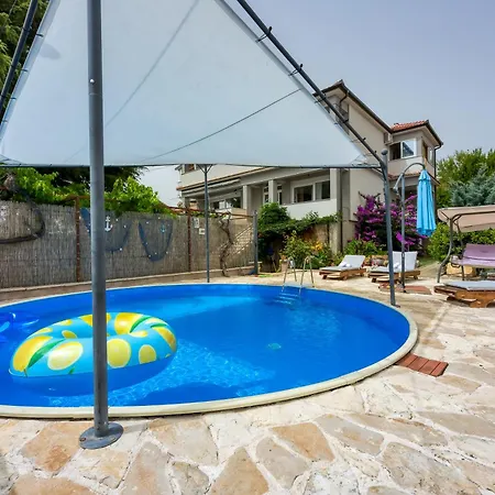Apartment Pool Bakija - Happy Pakostane