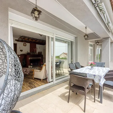 Pool Bakija - Happy Apartment