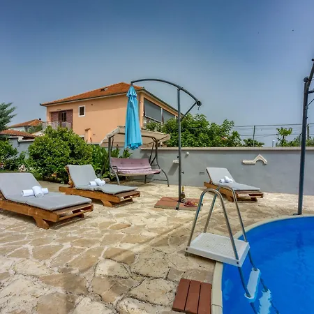 Apartamento Pool Bakija - Happy Pakoštane