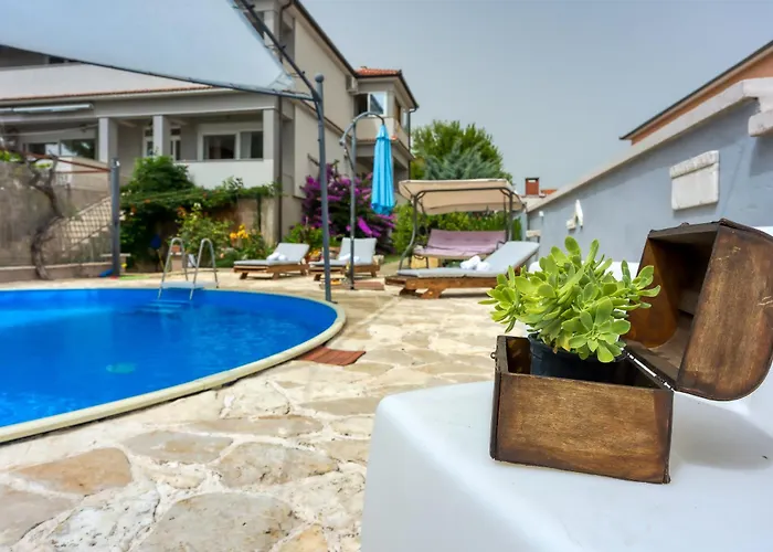 Pool Bakija - Happy * Pakoštane